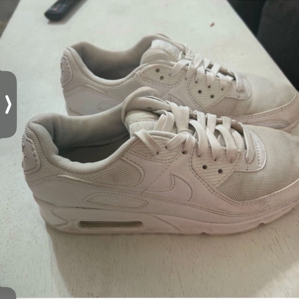 Nike Air Max Women's Size 8 White
Sneakers